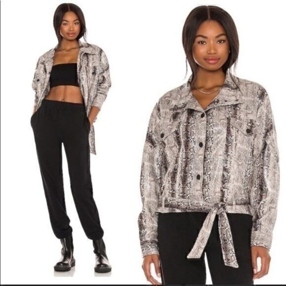 BLANKNYC Snake‎ Print Faux Leather Here I Go Again Crop Jacket
Size Large NWT